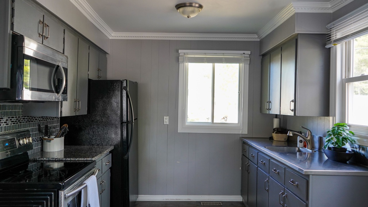 Photo of Kitchen in Front of Yonge