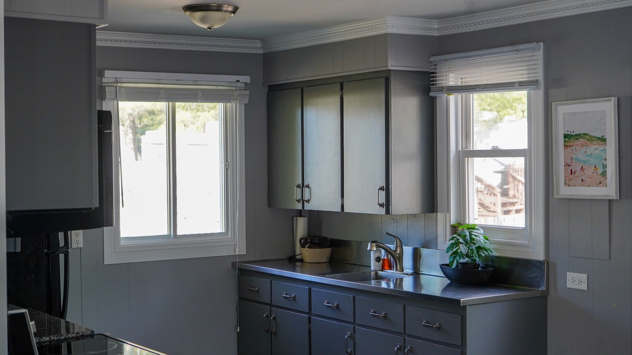 Photo of Kitchen in Front of Yonge