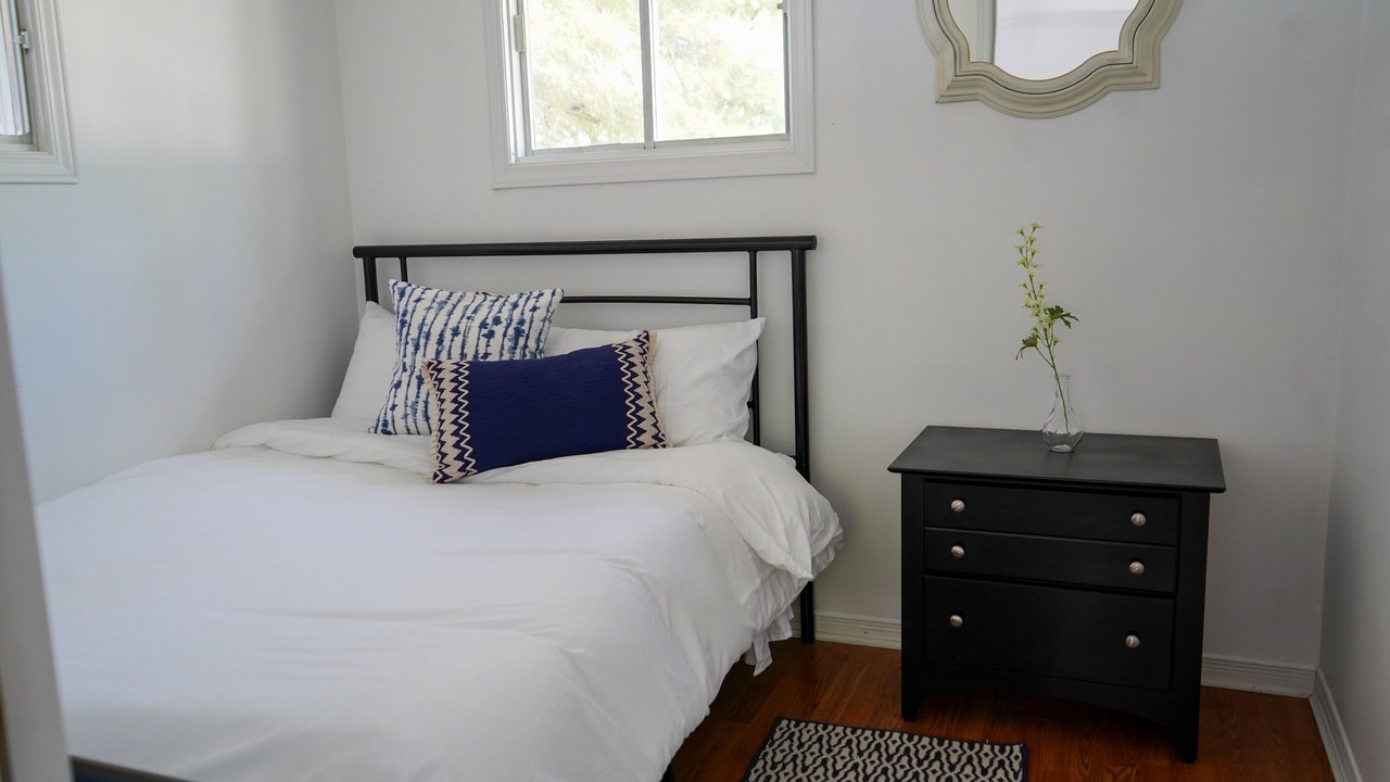 Photo of Bedroom in Front of Yonge