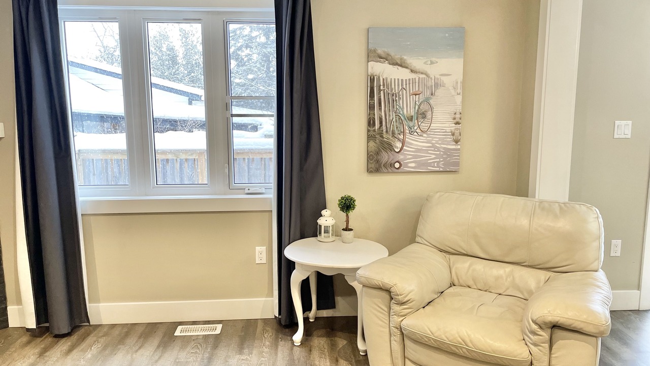 Photo of Livingroom in Grand Bend