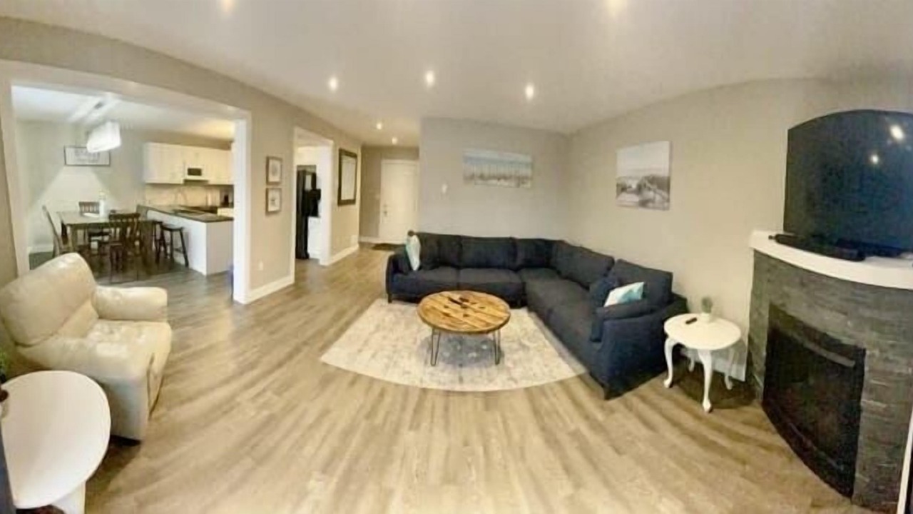 Photo of Livingroom in Grand Bend