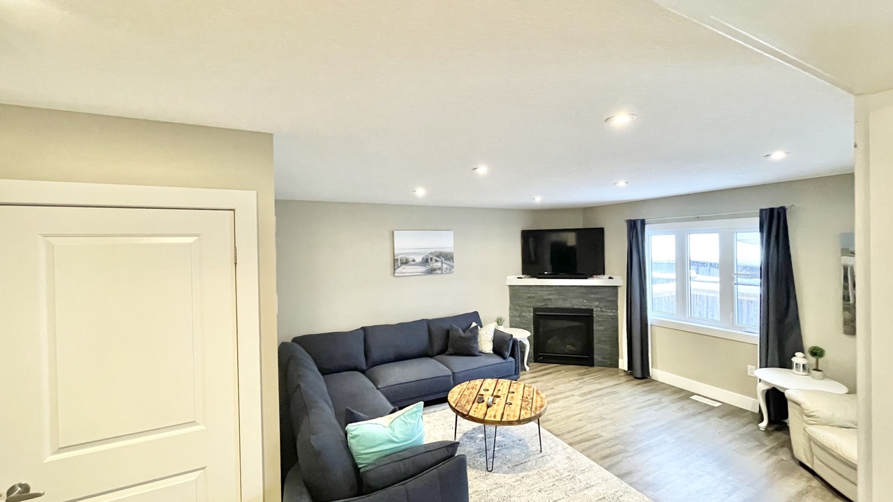 Photo of Livingroom in Grand Bend