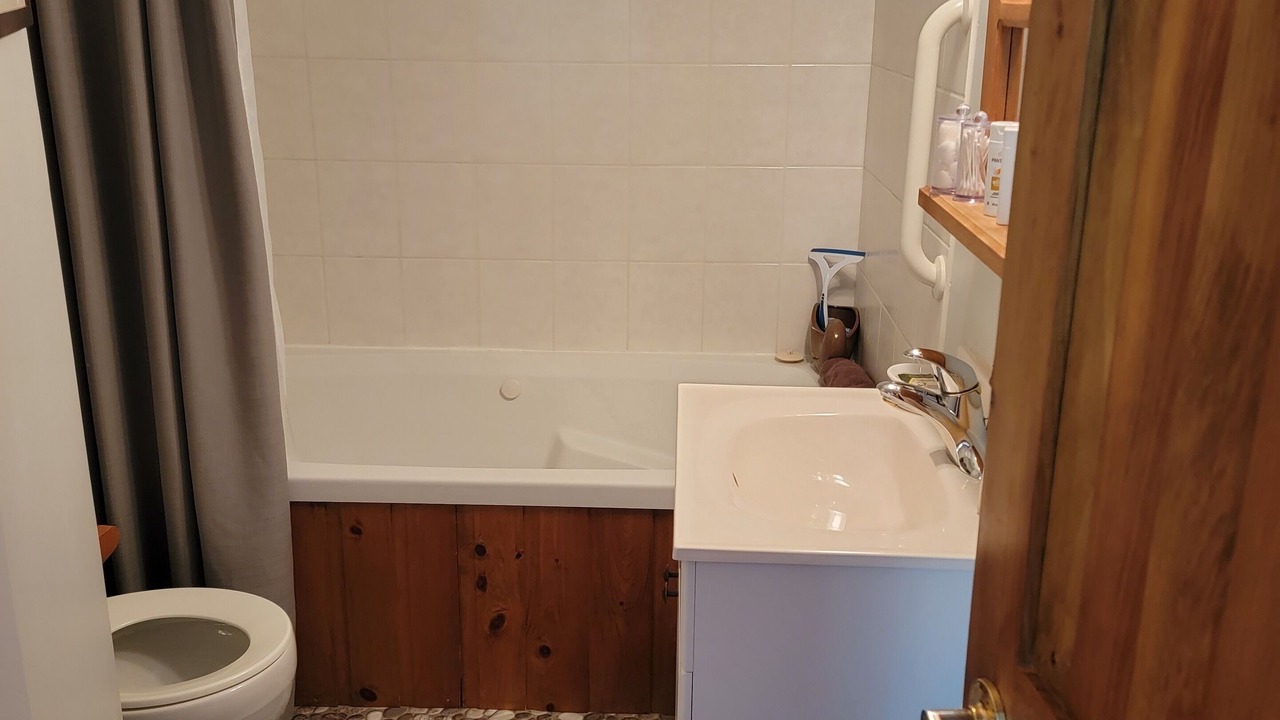 Photo of Bathroom in North Kawartha