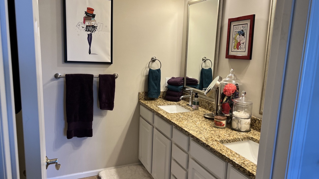 Photo of Bedroom in Deephaven
