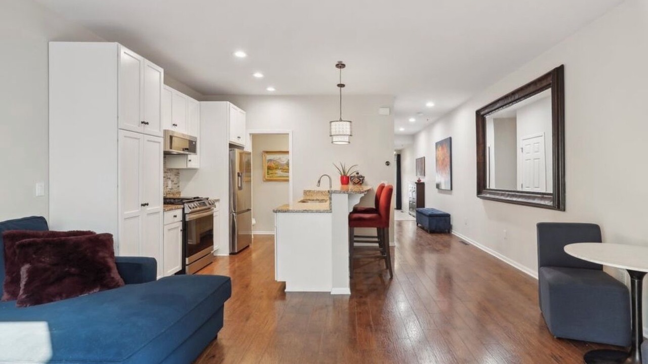 Photo of Livingroom in Deephaven