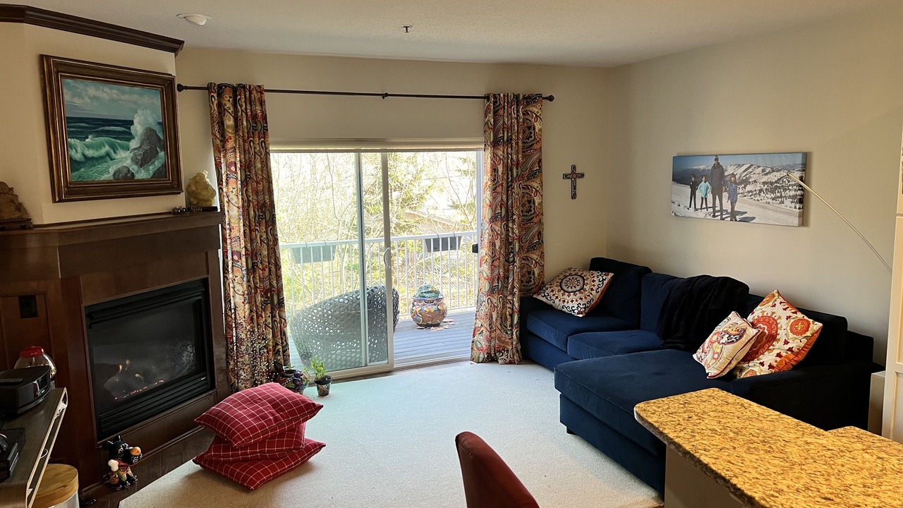 Photo of Livingroom in Deephaven