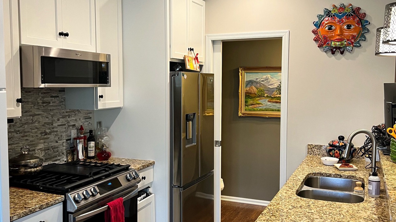 Photo of Kitchen in Deephaven