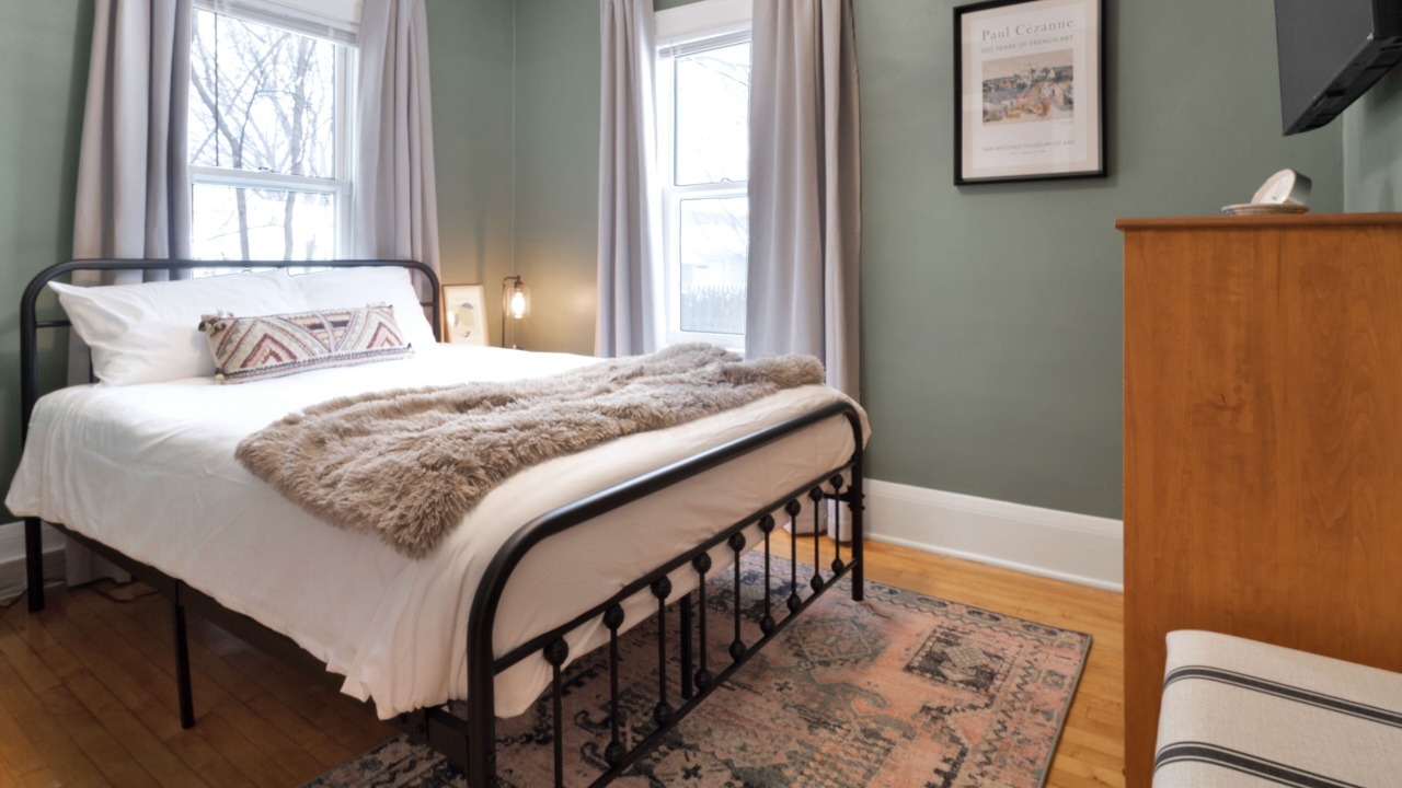 Photo of Bedroom in Midway