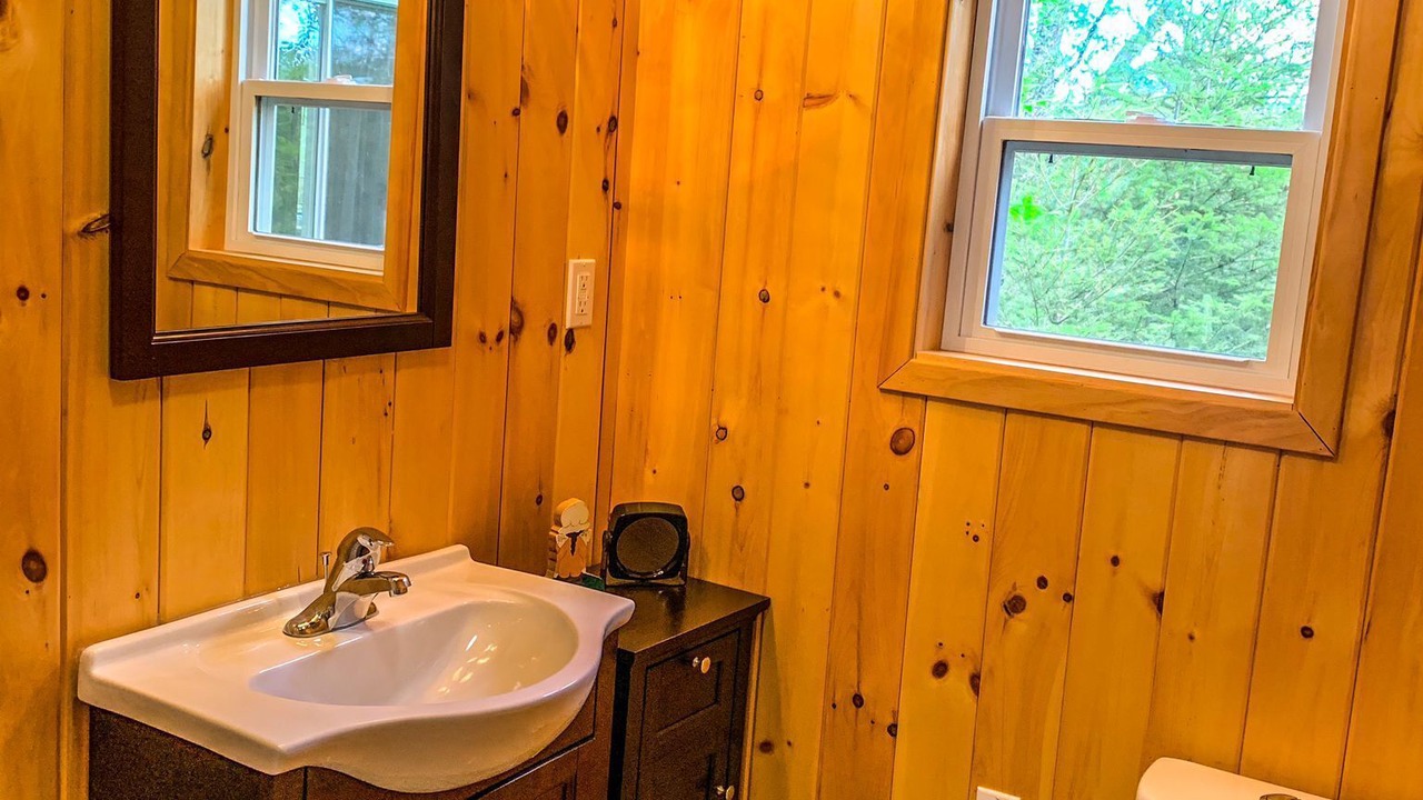 Photo of Bathroom in Arden