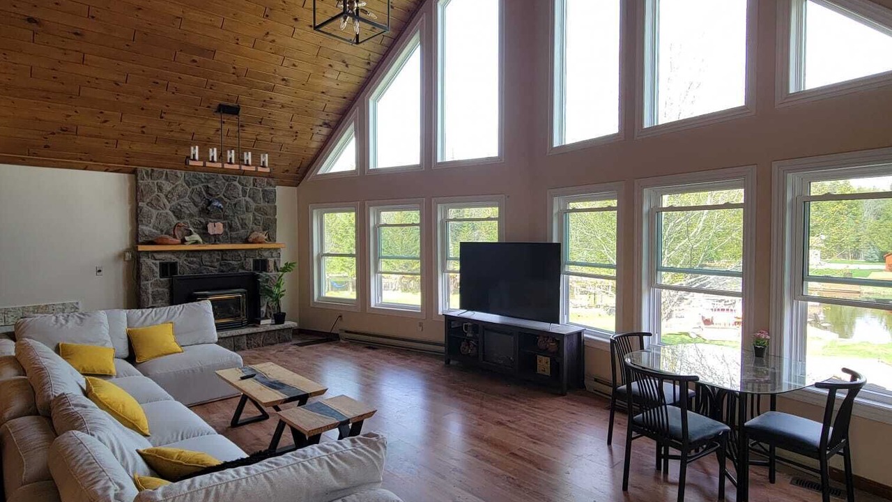 Photo of Livingroom in Bobcaygeon