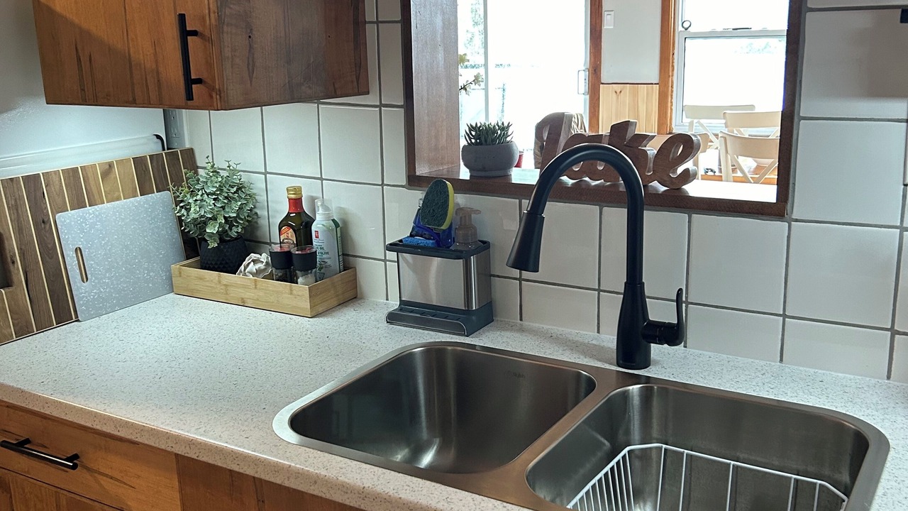Photo of Kitchen in Unorganized Centre Parry Sound