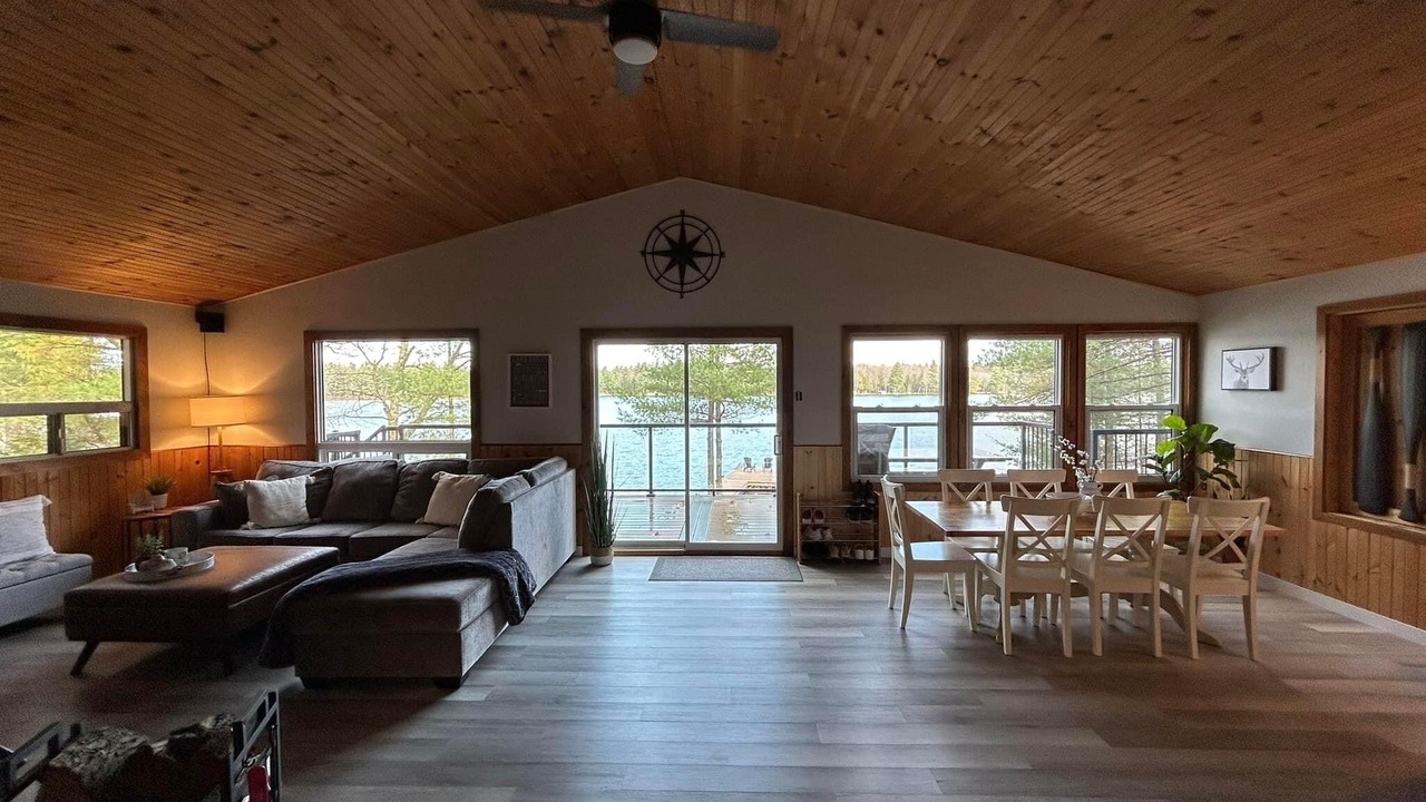 Photo of Livingroom in Unorganized Centre Parry Sound
