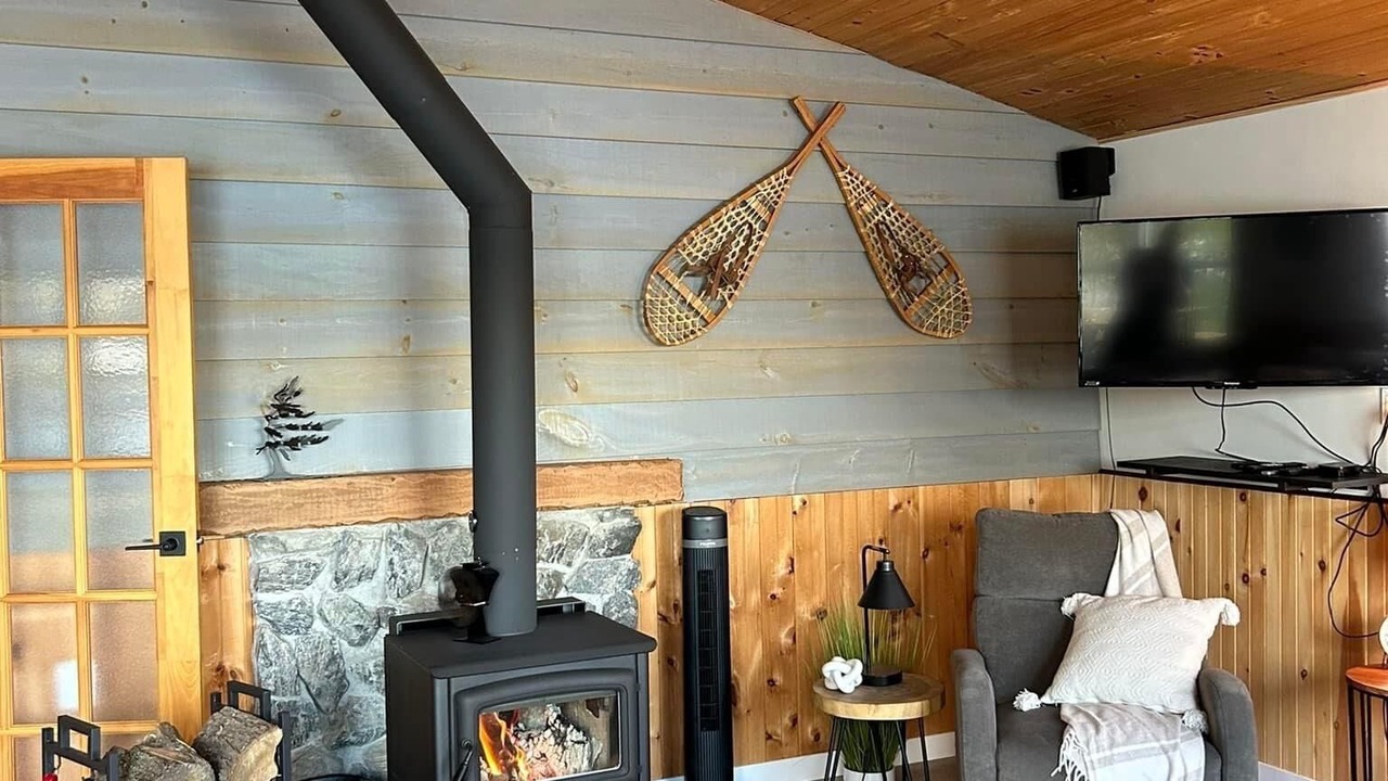 Photo of Livingroom in Unorganized Centre Parry Sound