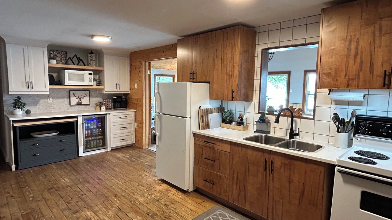 Photo of Kitchen in Unorganized Centre Parry Sound