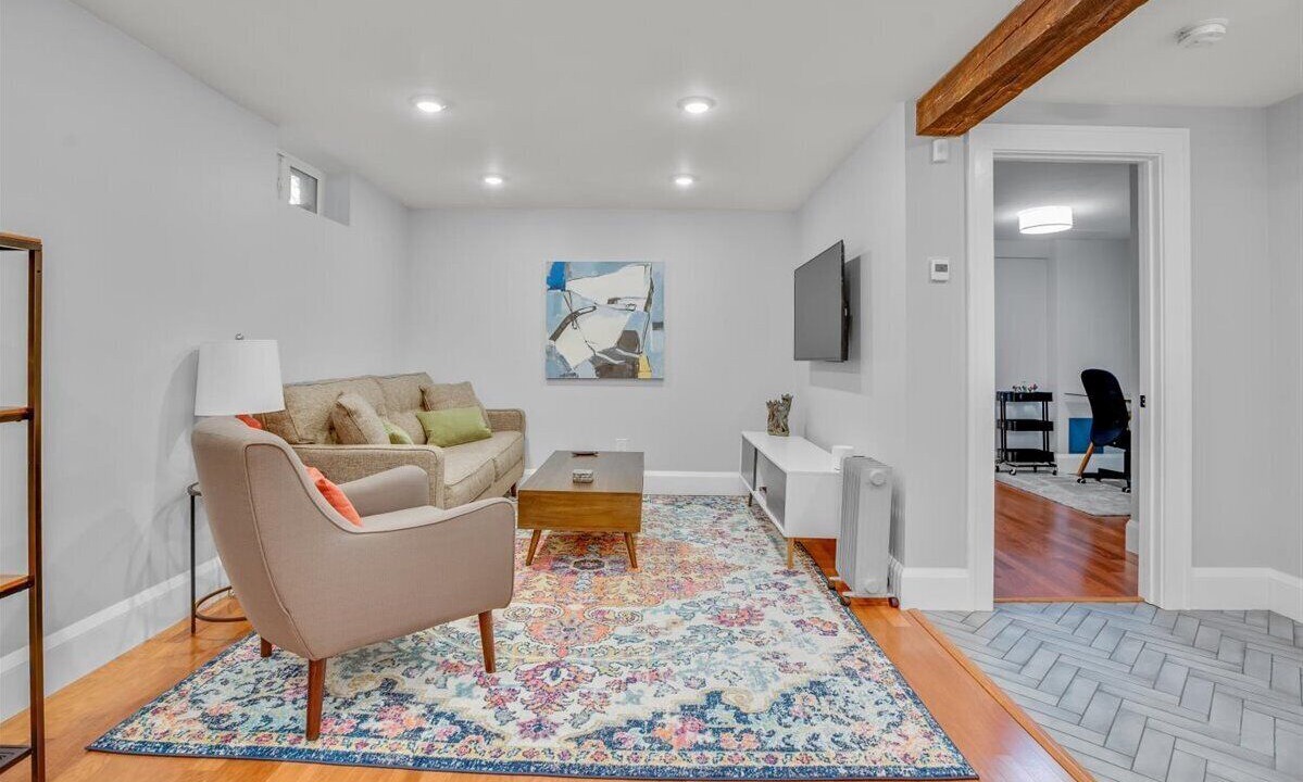 Photo of Livingroom in Linden Hills
