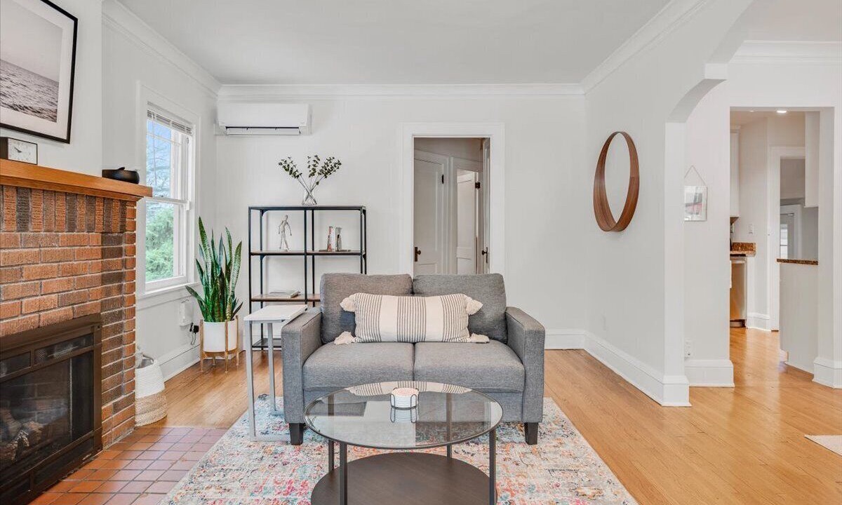 Photo of Livingroom in Linden Hills
