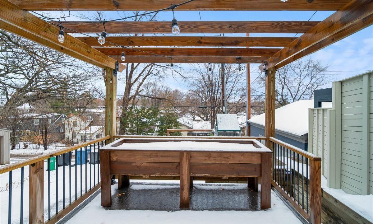 Photo of Outdoor in Linden Hills