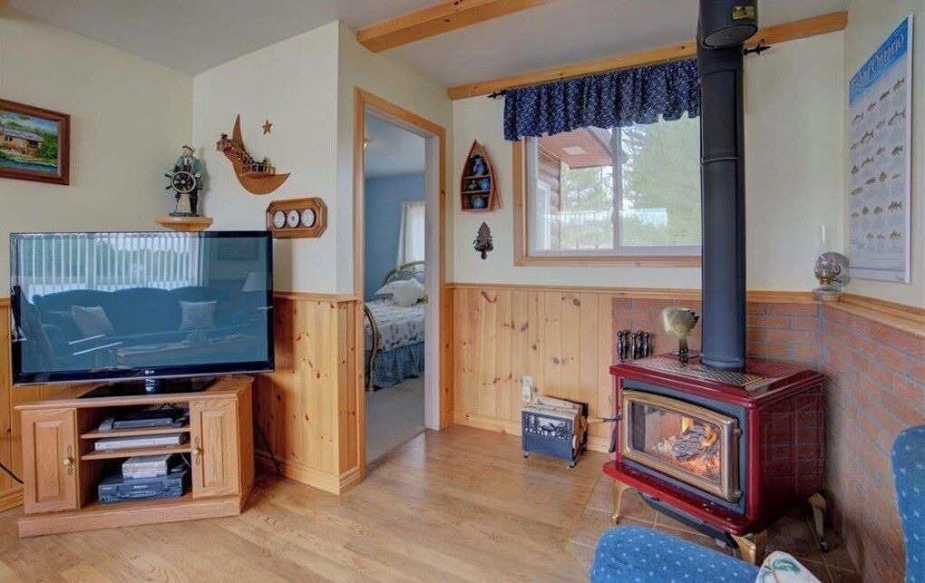Photo of Livingroom in North Frontenac