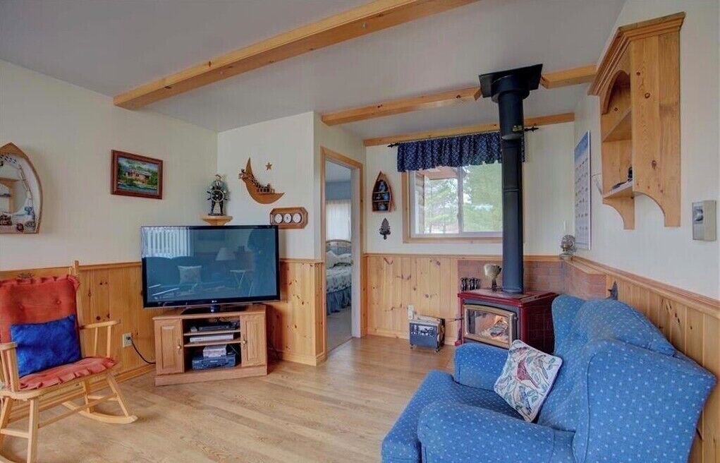 Photo of Livingroom in North Frontenac