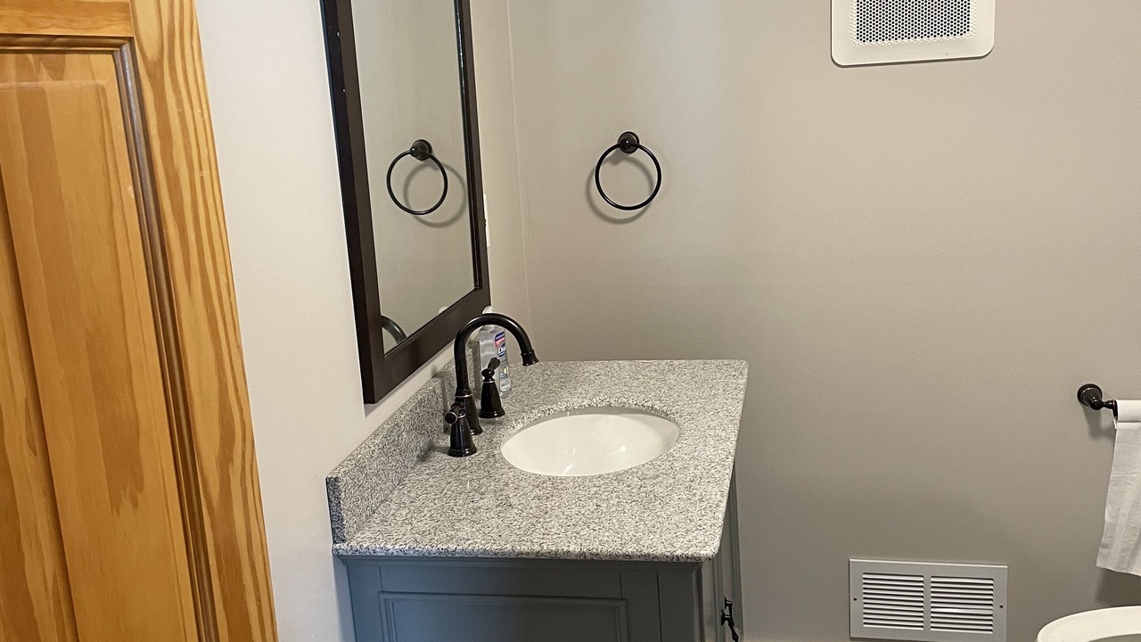 Photo of Bathroom in Maple Lake