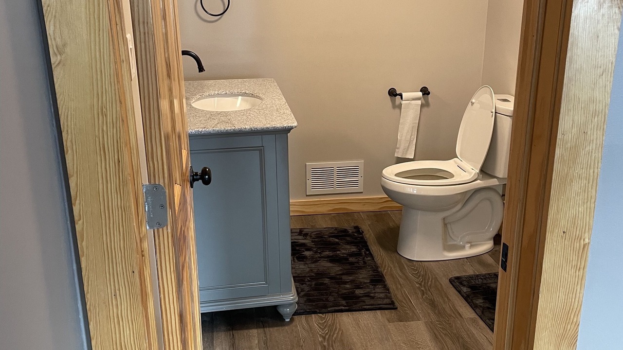 Photo of Bathroom in Maple Lake
