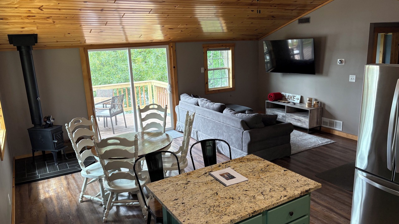 Photo of Livingroom in Maple Lake