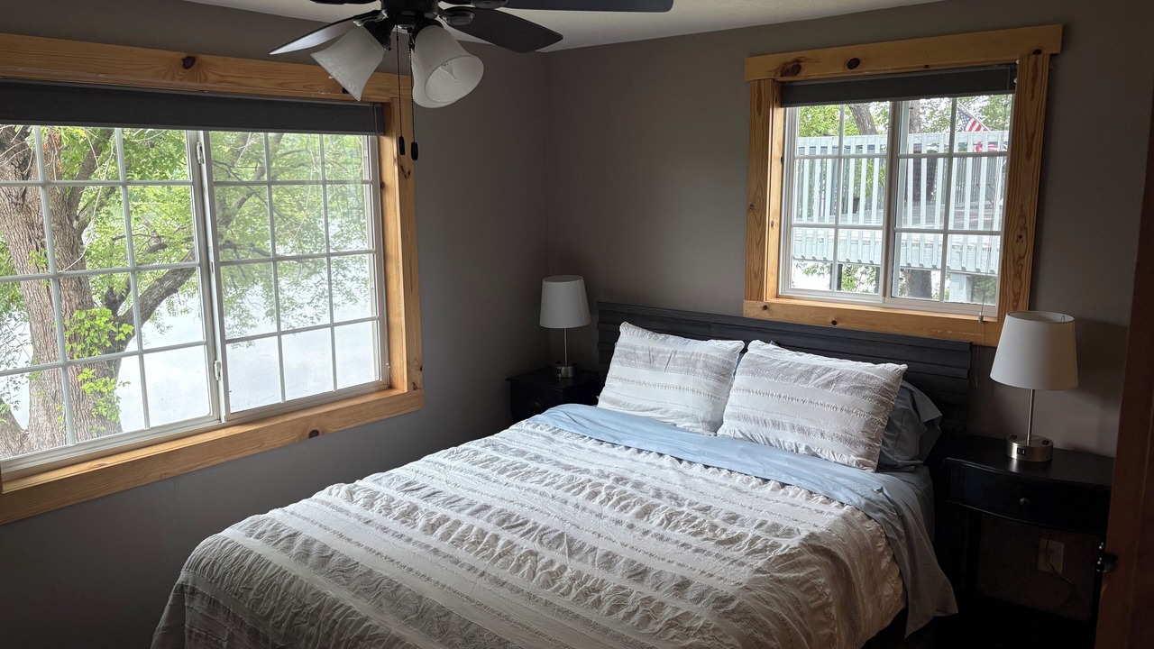 Photo of Bedroom in Maple Lake
