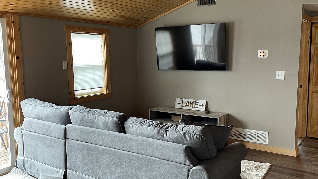 Photo of Livingroom in Maple Lake
