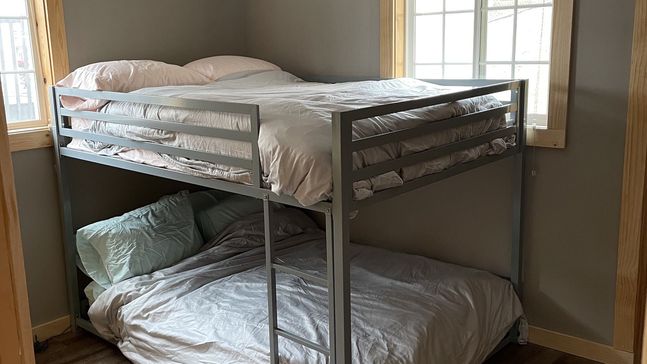 Photo of Bedroom in Maple Lake