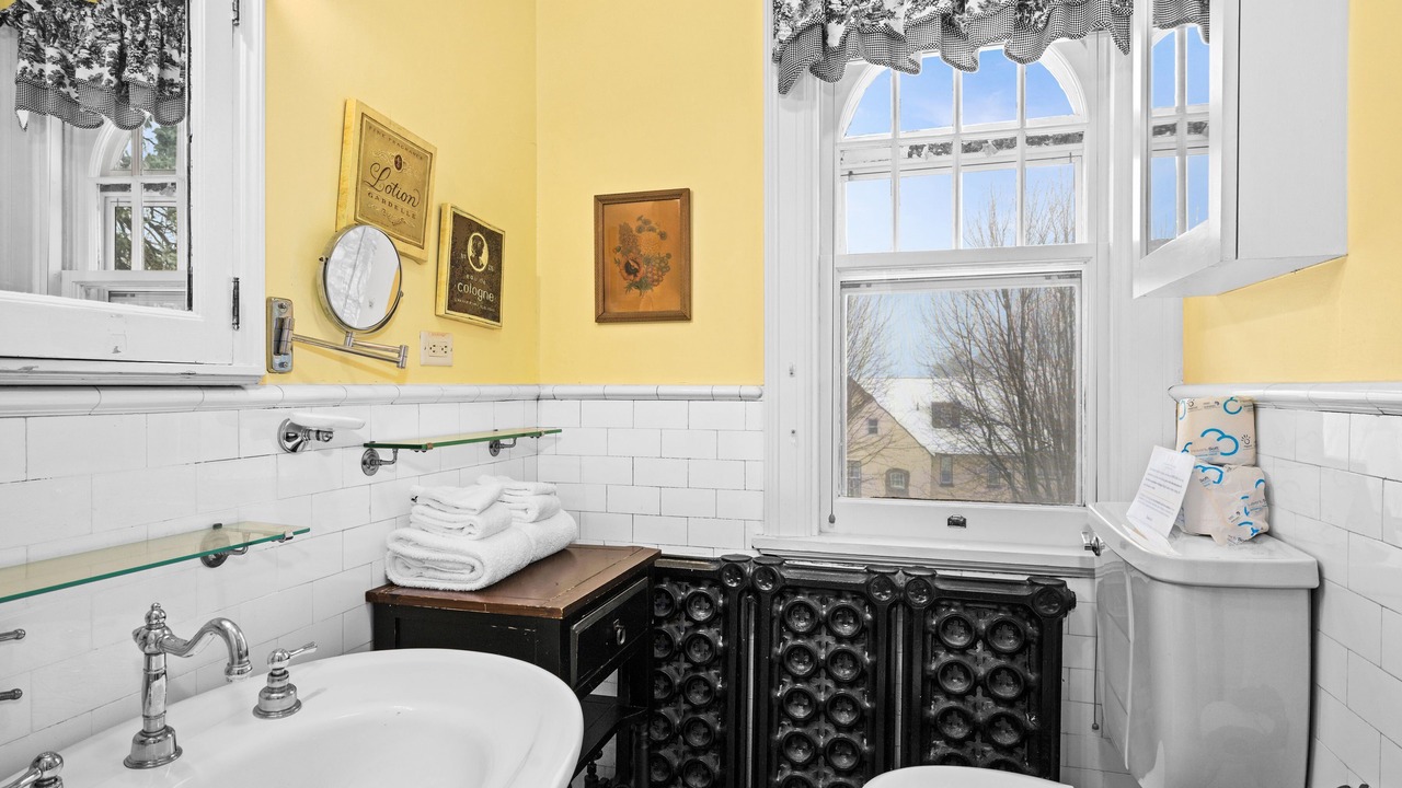 Photo of Bathroom in Endion