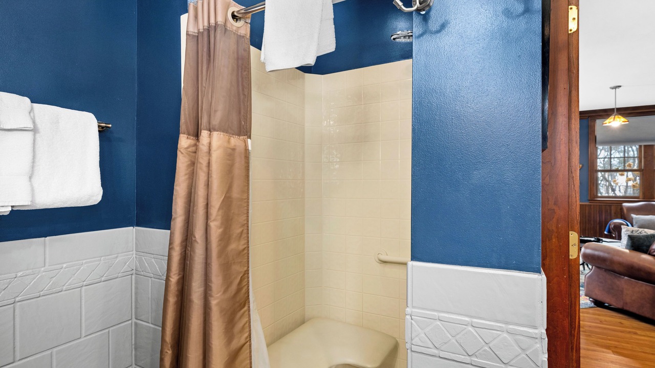 Photo of Bathroom in Endion