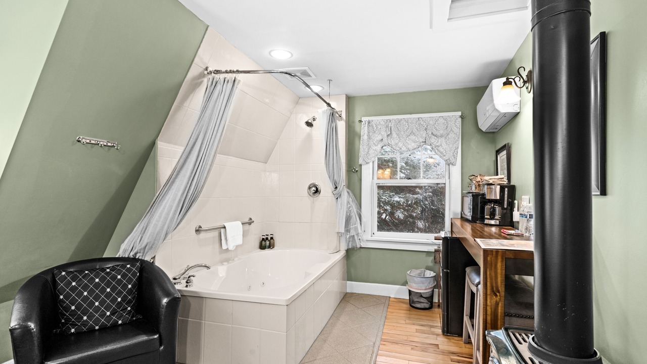 Photo of Bathroom in Endion