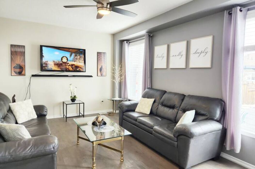 Photo of Livingroom in Cobourg