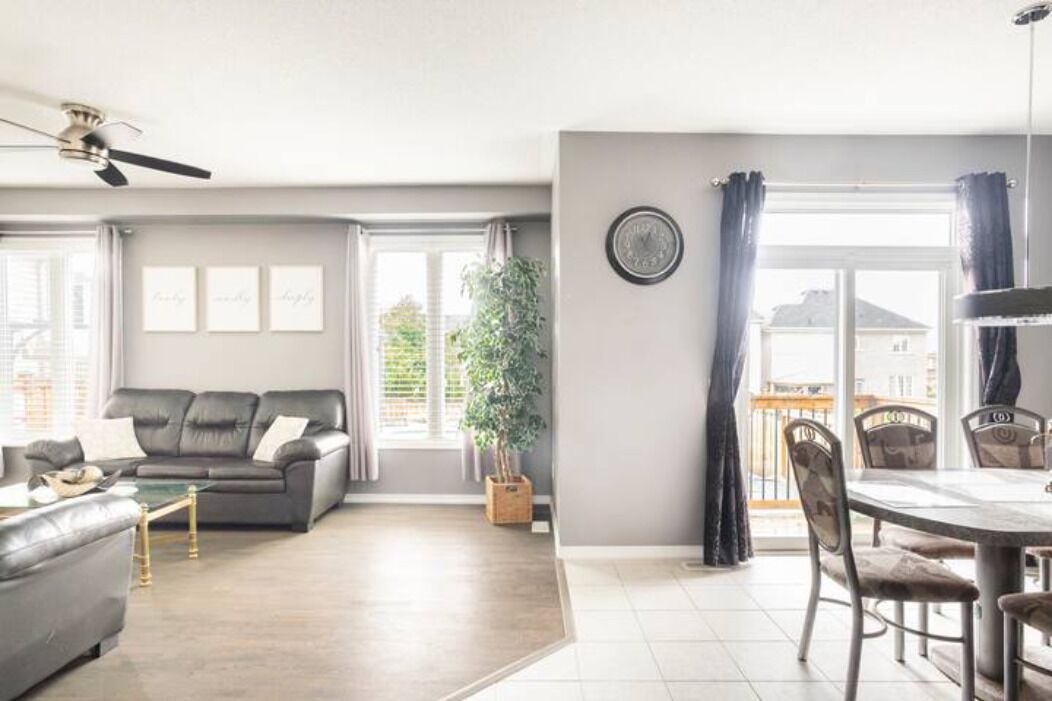 Photo of Livingroom in Cobourg