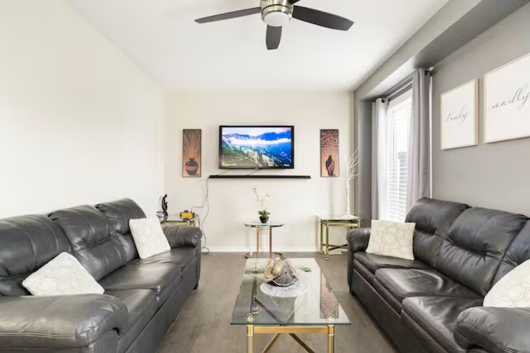 Photo of Livingroom in Cobourg