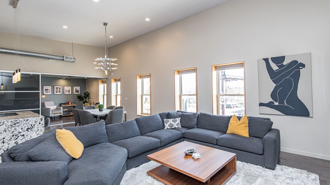 Photo of Livingroom in East Side Pioneers