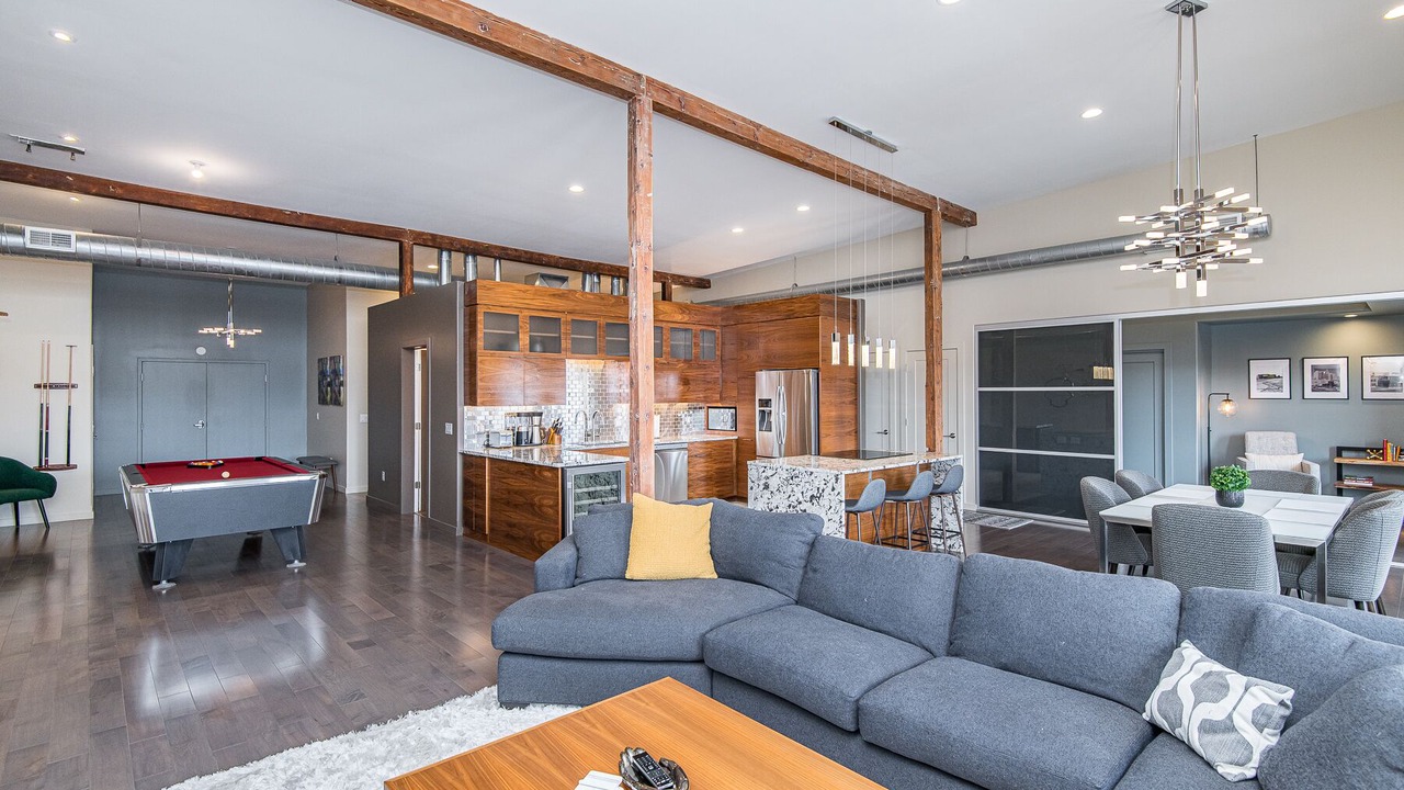 Photo of Livingroom in East Side Pioneers
