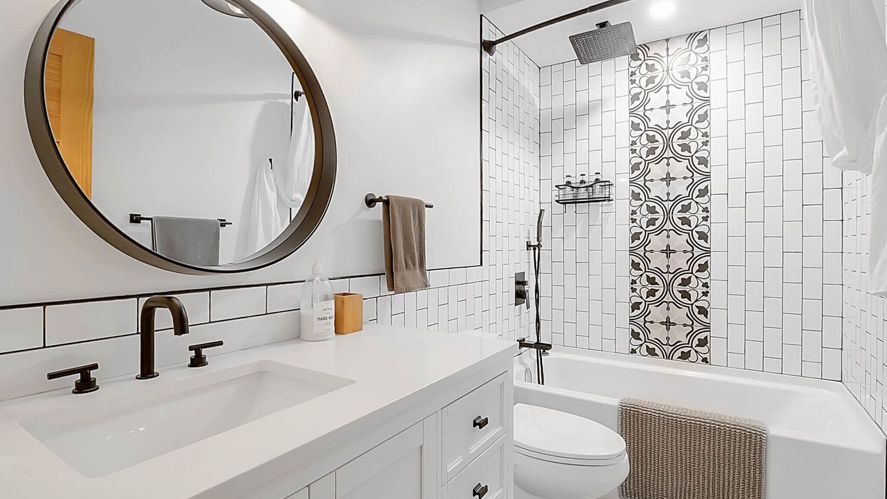Photo of Bathroom in Lakeshore