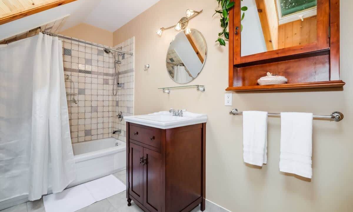 Photo of Bathroom in Frontenac