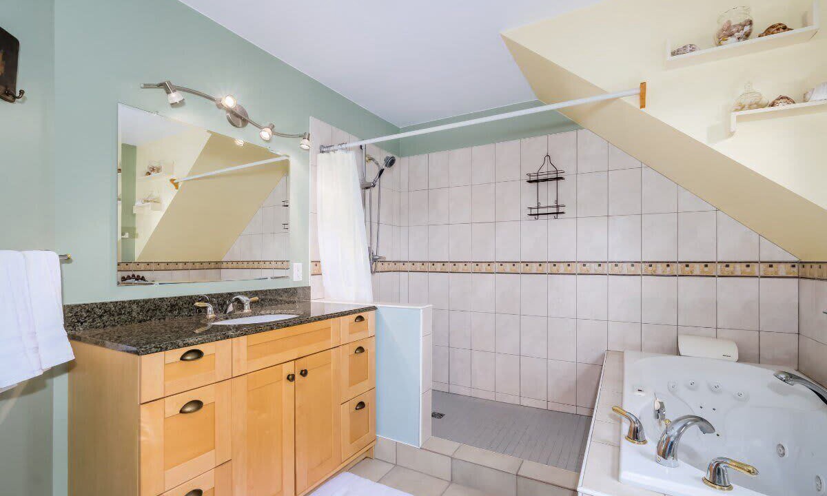 Photo of Bathroom in Frontenac