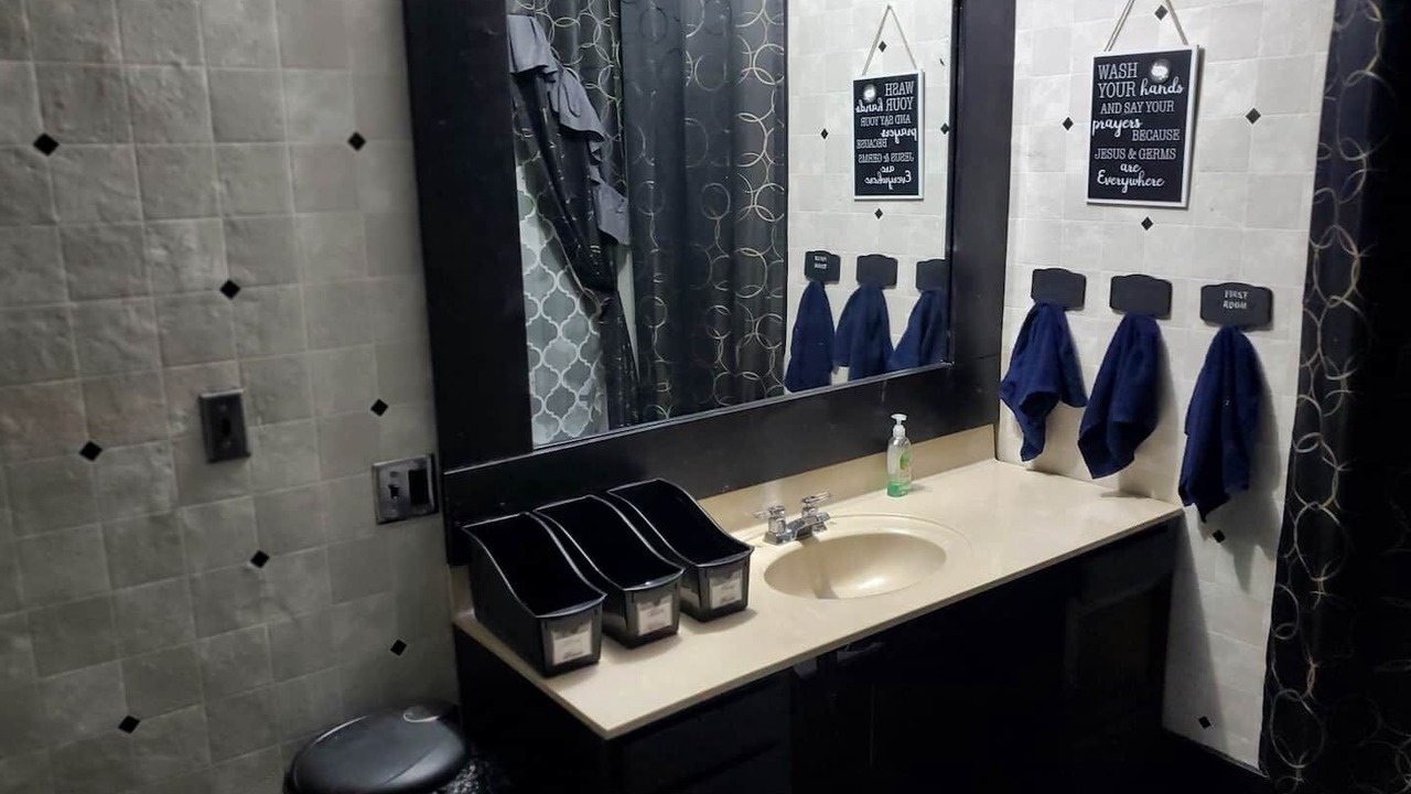 Photo of Bathroom in Pipestone Historic District