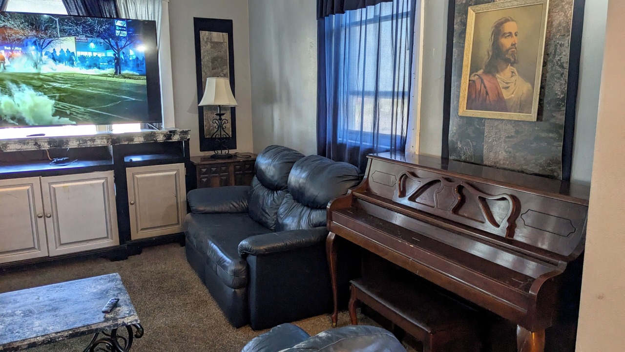 Photo of Livingroom in Pipestone Historic District