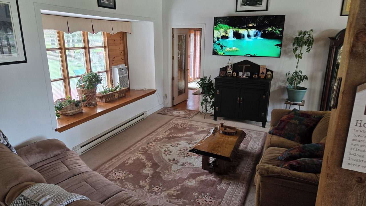 Photo of Livingroom in Rideau Lakes