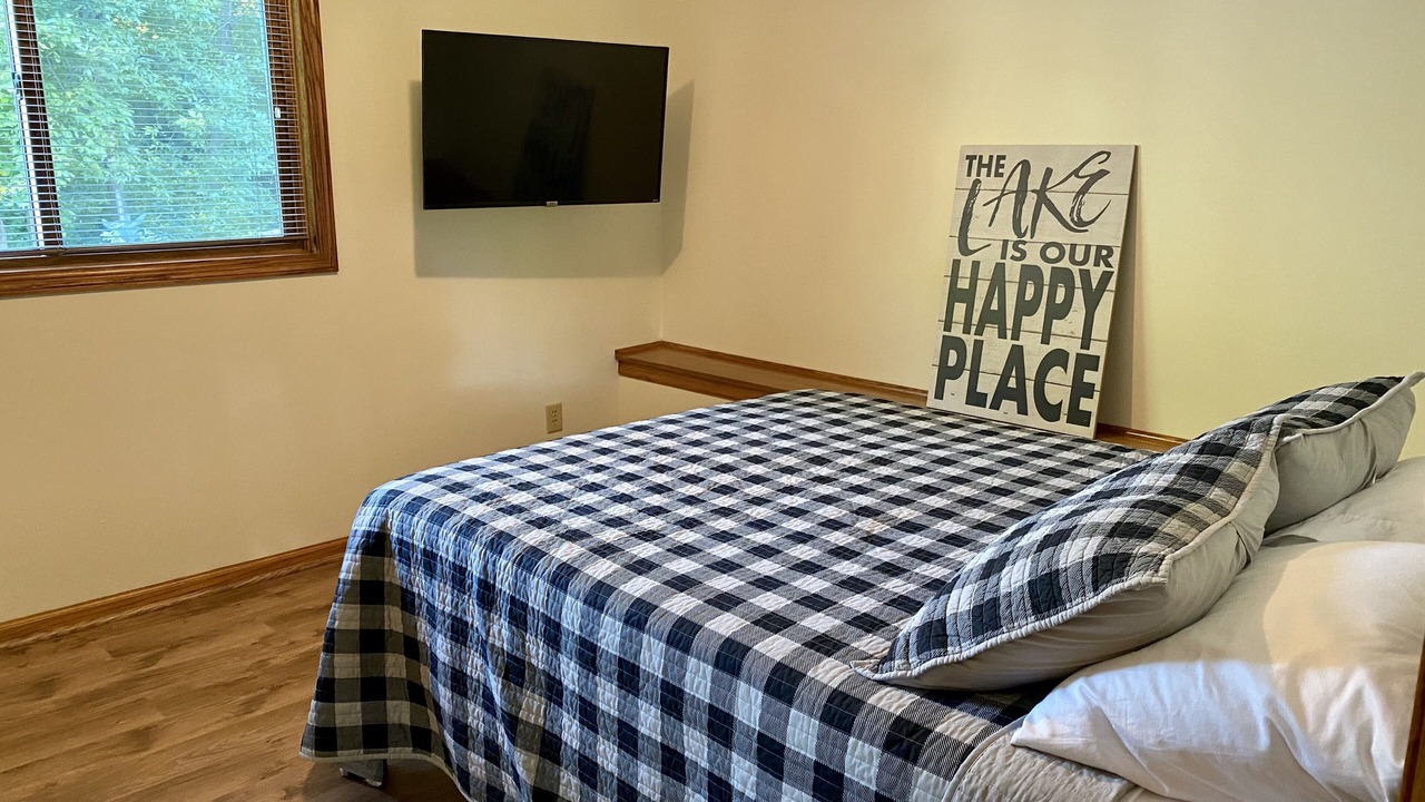 Photo of Bedroom in Lindstrom