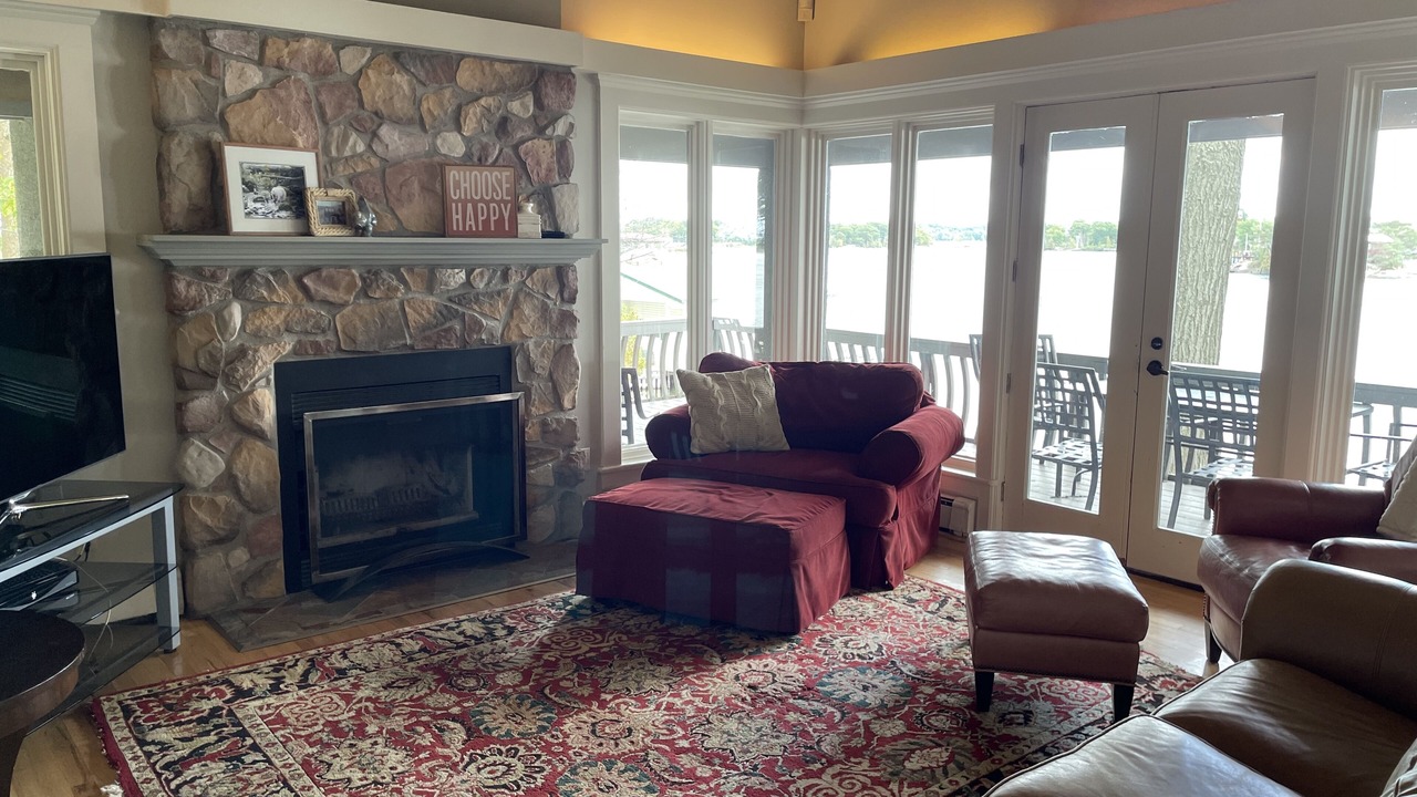 Photo of Livingroom in Elizabethtown-Kitley