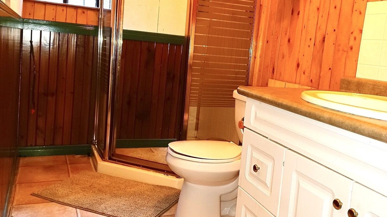 Photo of Bathroom in Unorganized Centre Parry Sound