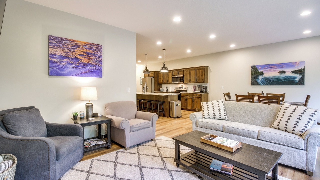 Photo of Livingroom in Lake Shore