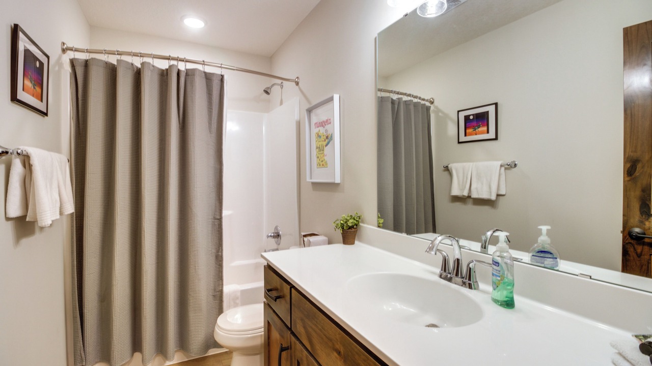 Photo of Bathroom in Lake Shore