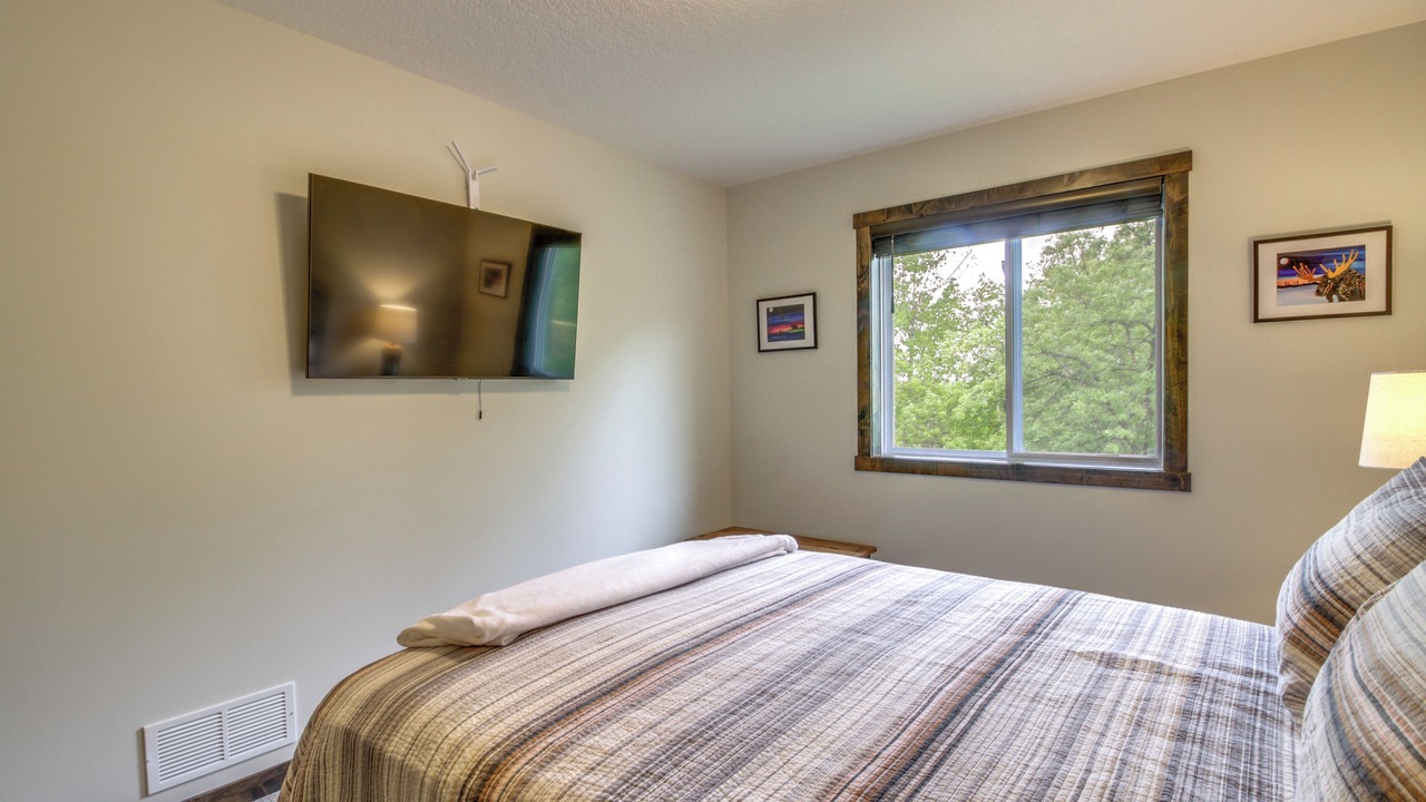 Photo of Bedroom in Lake Shore