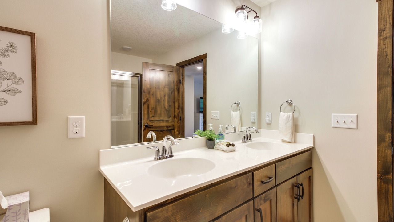 Photo of Bathroom in Lake Shore